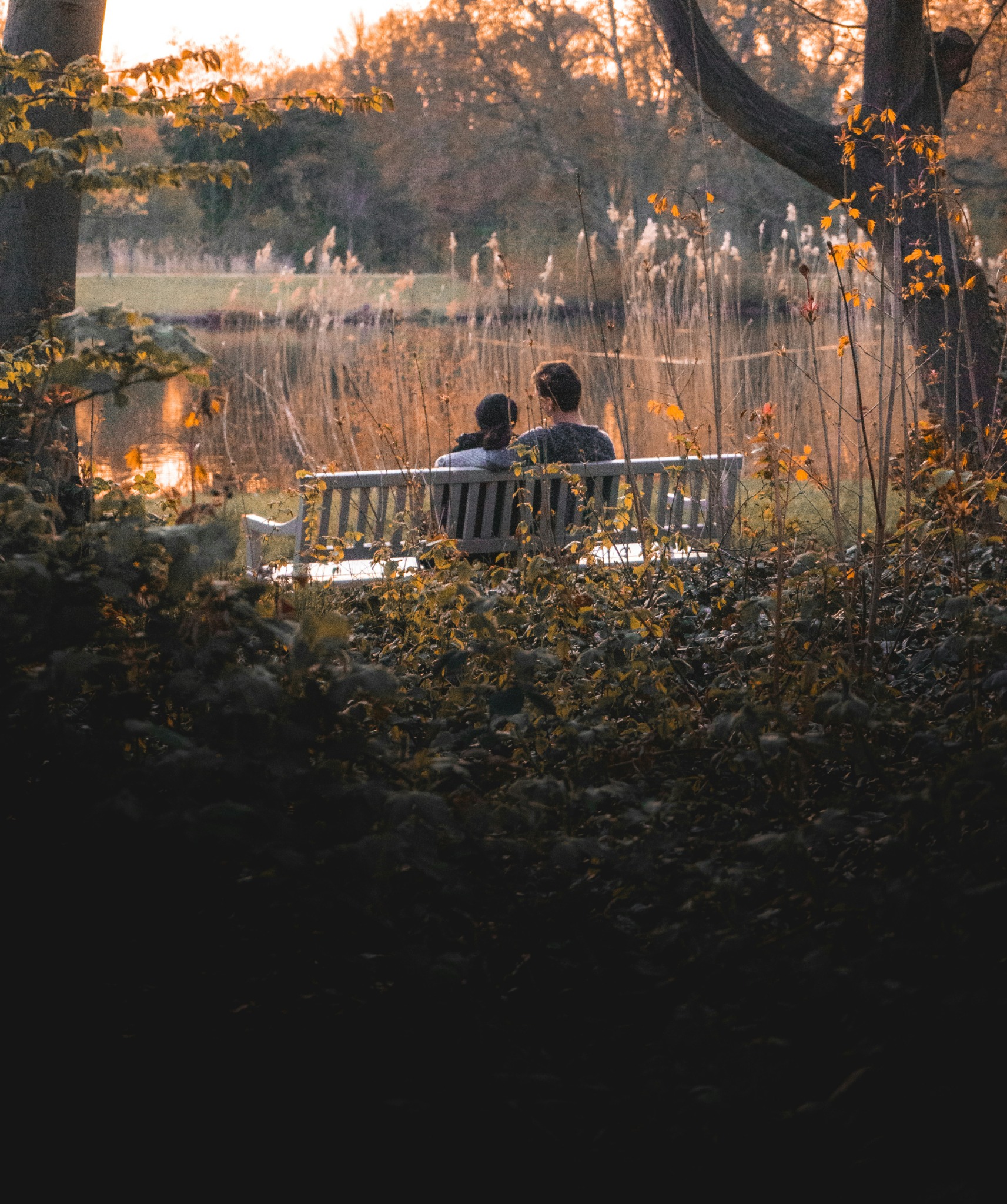 Premium realistic dating scene for Bumble