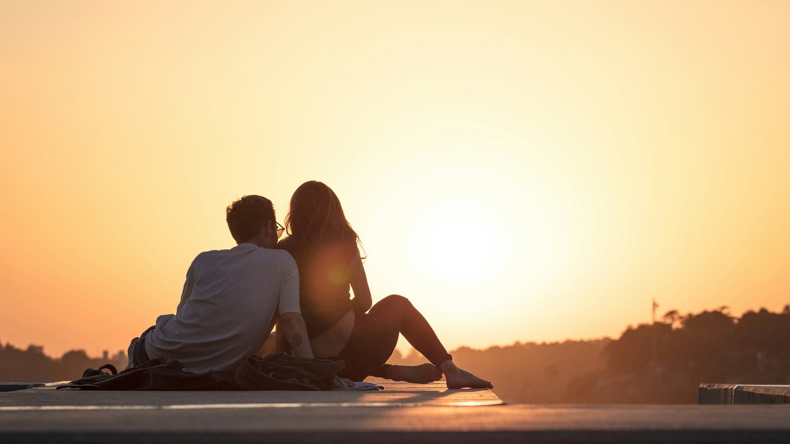 Attractive singles in a modern city dating scene