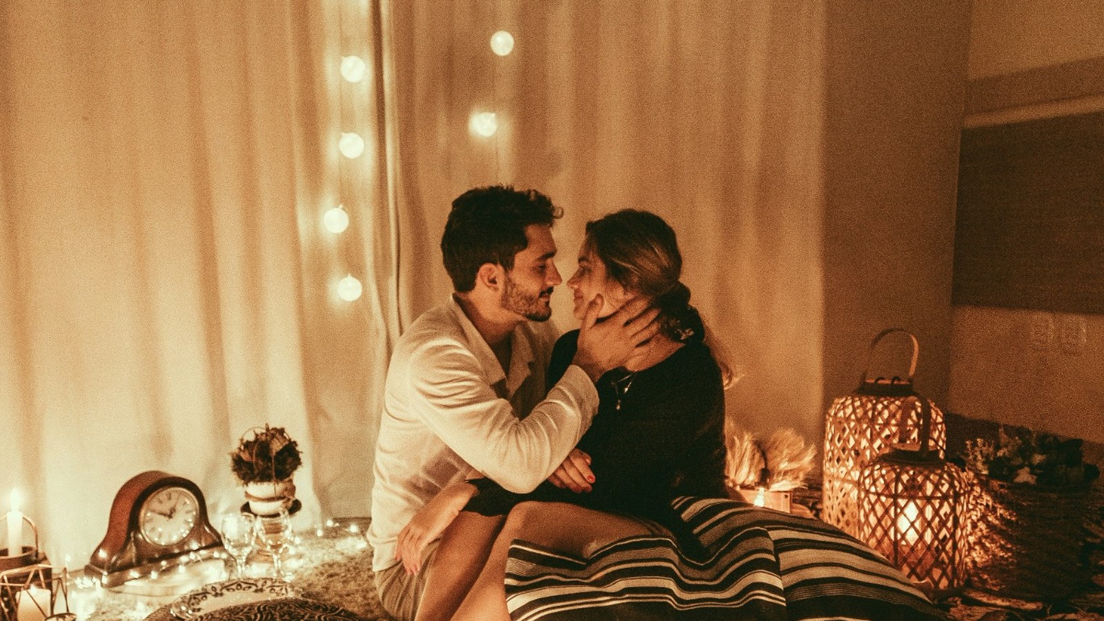 Realistic dating scene for this page