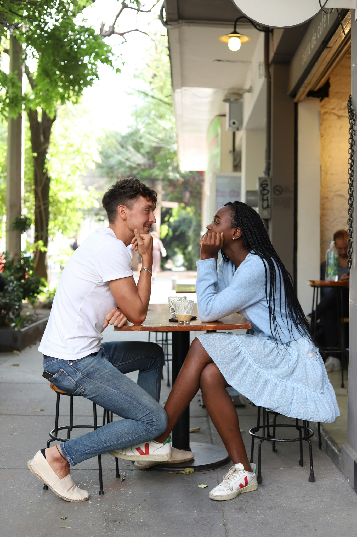 Hinge cafe conversation date scene